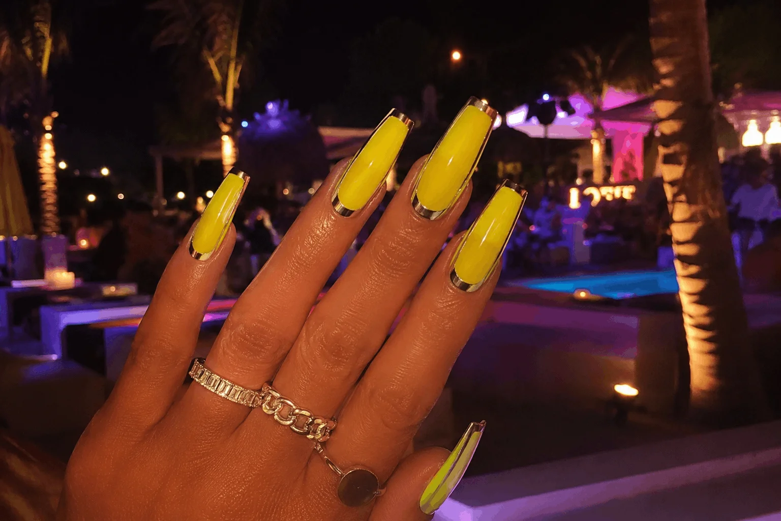 11 Yellow Summer Nails That Look So Bright & Cute 7 Bold neon yellow nails with trendy summer glam look