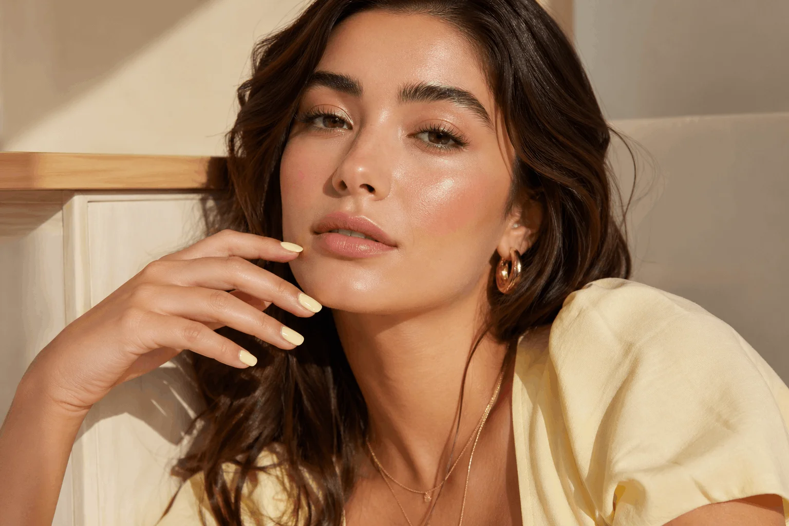 11 Butter Yellow Nails That Feel Soft & Chic 1 Glamorous woman showing butter yellow nails with soft makeup and elegant glow