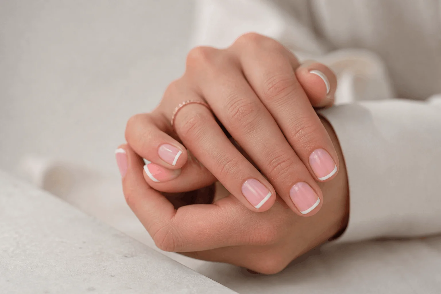 10 Short Back to School Nails for a Clean Look 4 Minimal French tip short back to school nail art