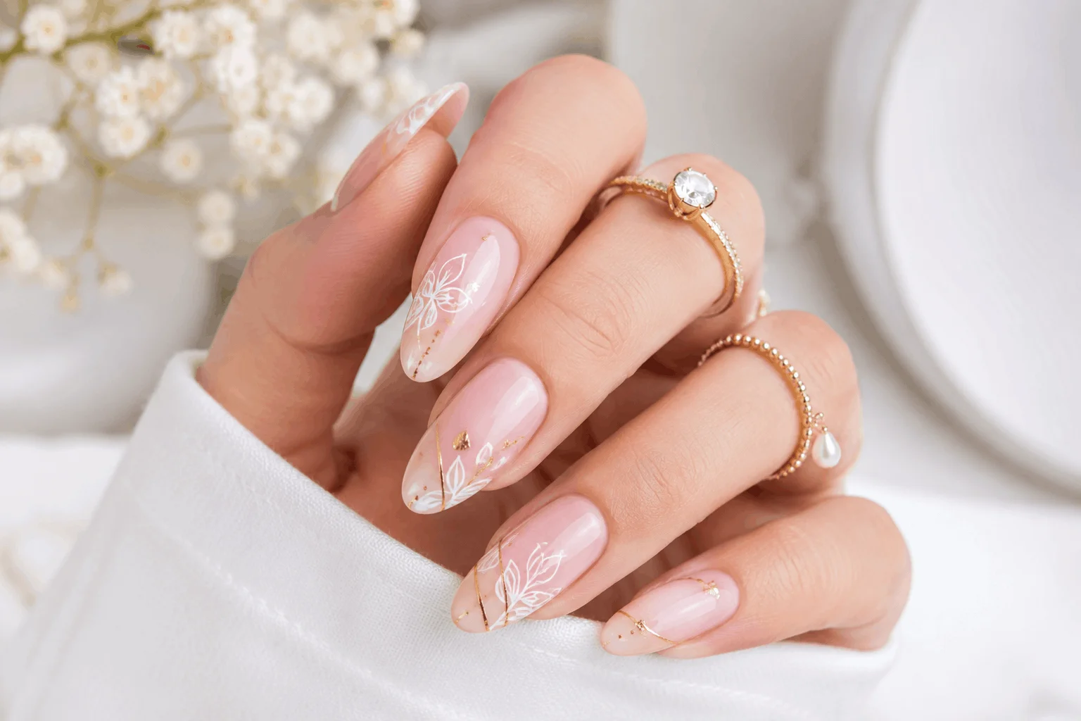 10 Spring Pink Manicure Ideas Everyone Will Be Saving 9 Minimalist pink nails with delicate line art design