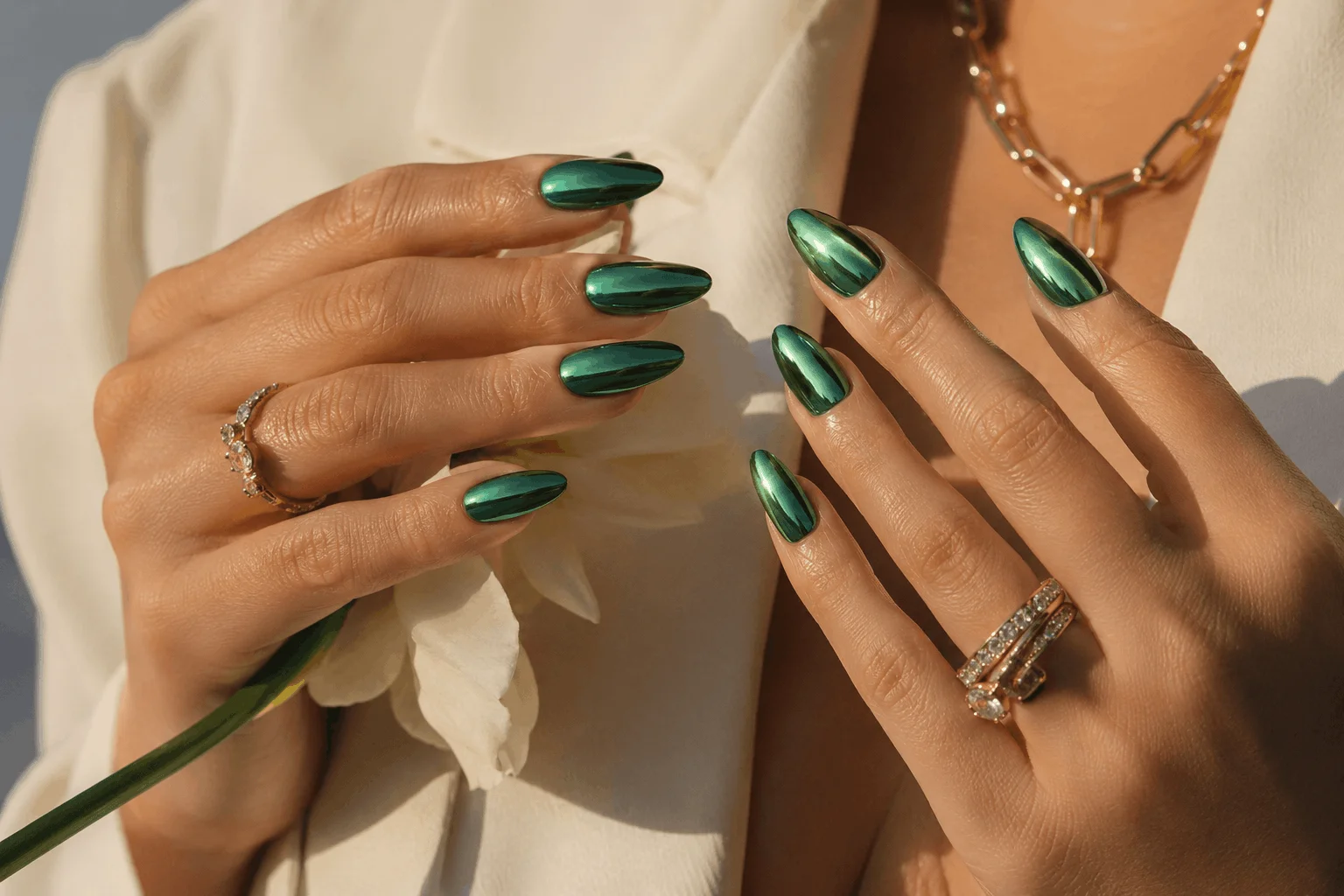 11 Green Spring Nails Everyone Will Copy 5 Reflective green chrome spring nails with glamorous metallic finish