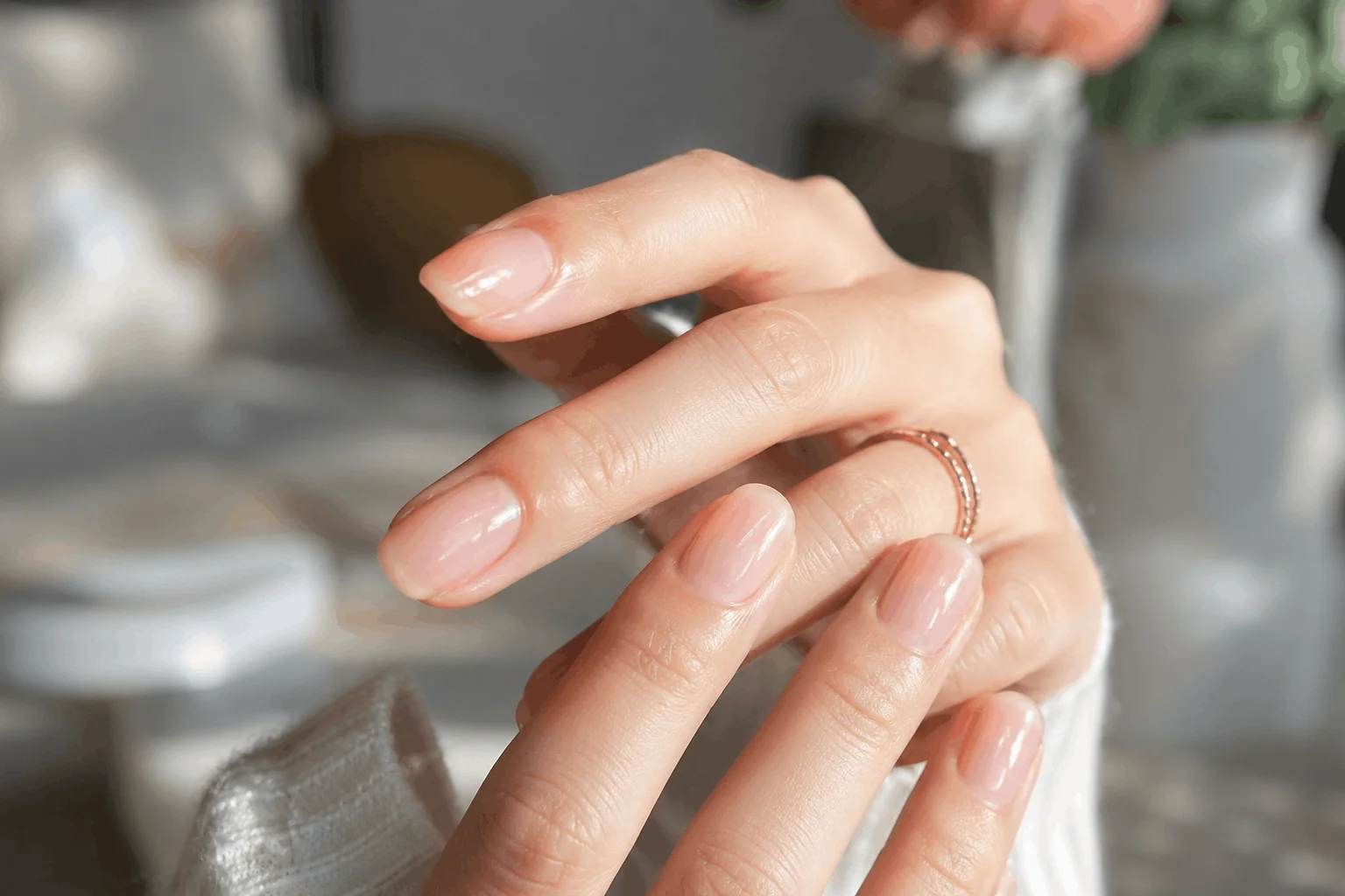 10 Minimalist Early Fall Nails You’ll Love Now 3 Sheer pink glossy minimalist early fall nails