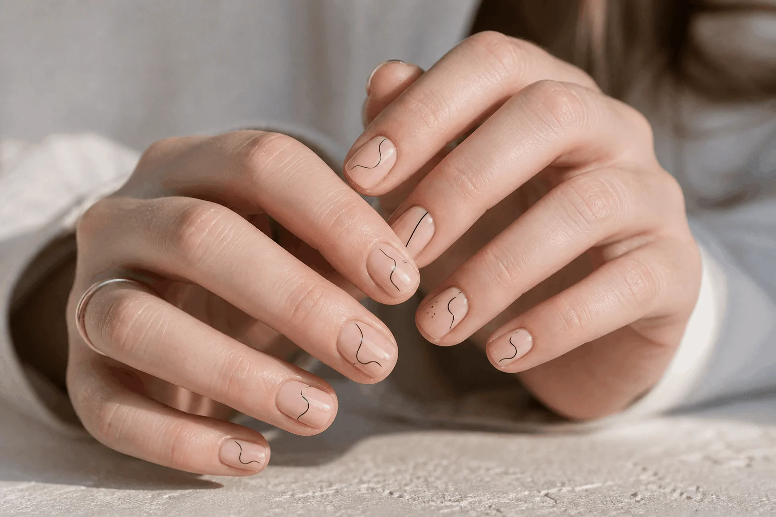 10 Short Back to School Nails for a Clean Look 9 Short back to school nail art simple line design