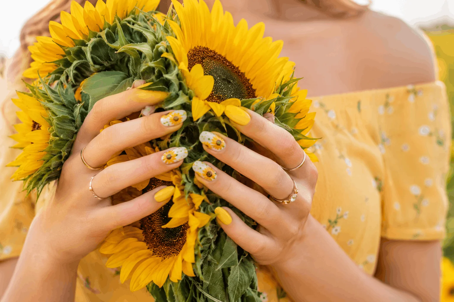 11 Yellow Summer Nails That Look So Bright & Cute 4 Sunflower yellow nails with floral nail art inspiration