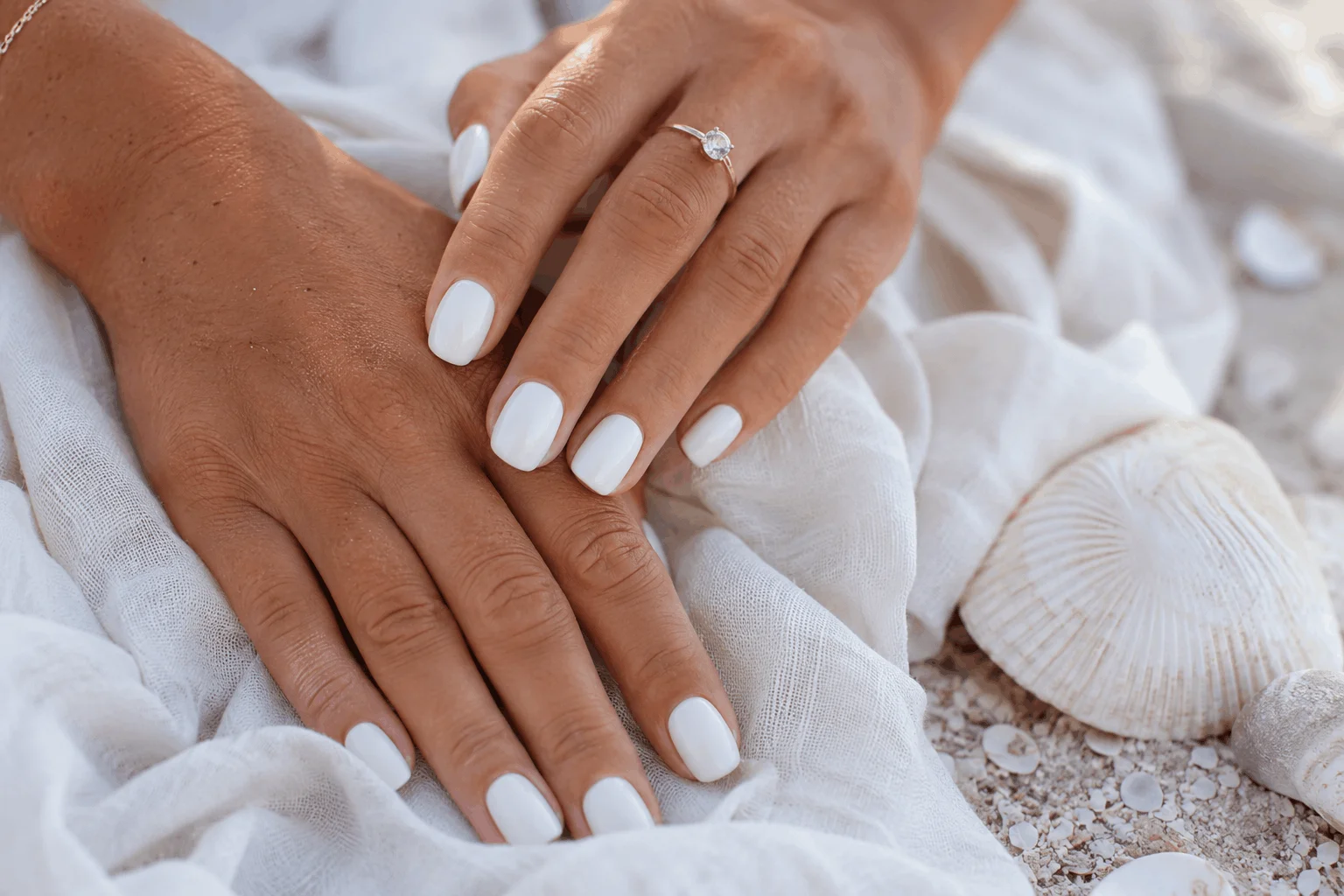 11 Simple Summer Nails Anyone Can Copy Fast 8 White minimalist nails for summer