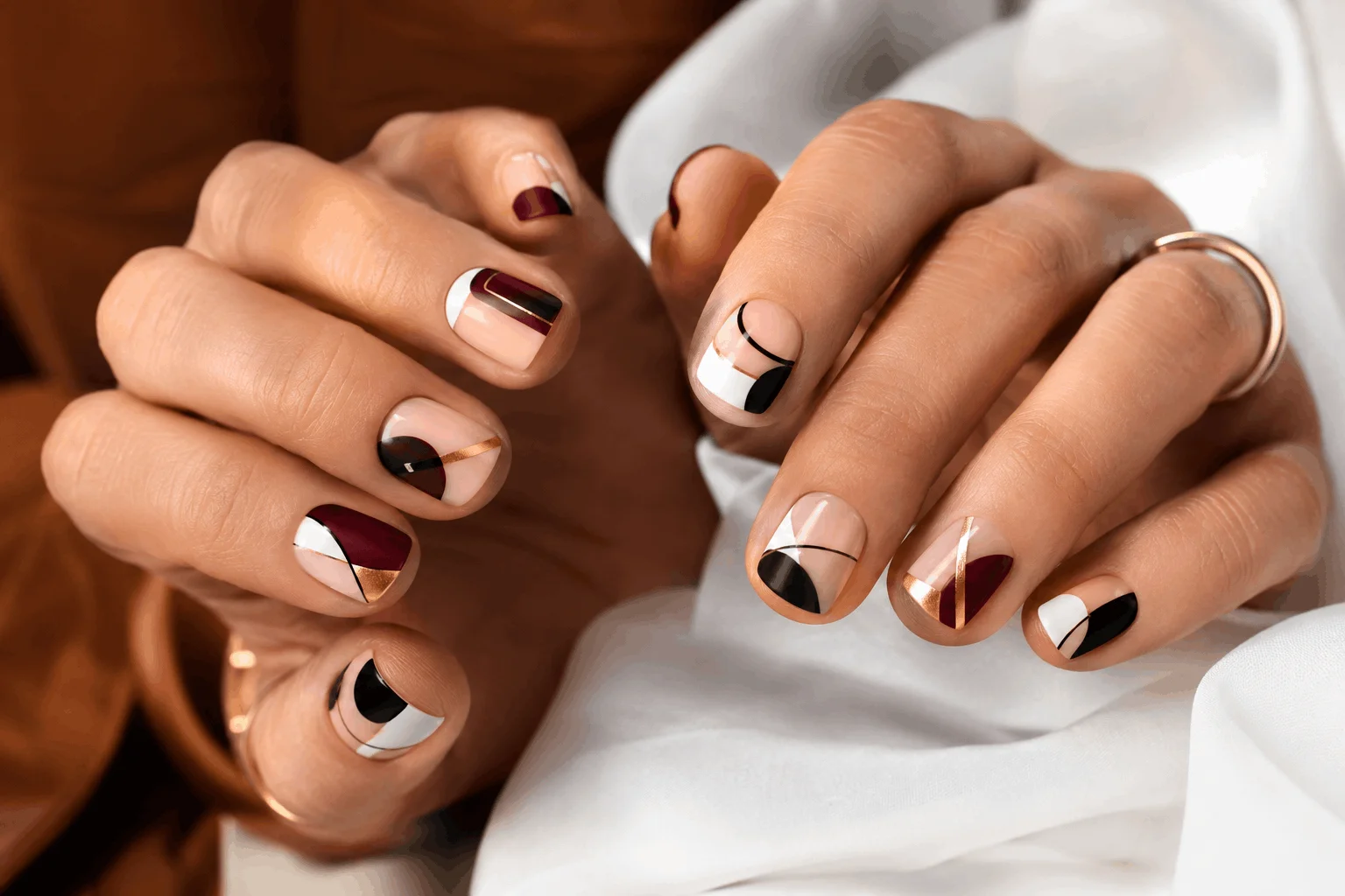 10 Nails Ideas for Short Nails You'll Save Instantly 11 Abstract modern nail art for short nails