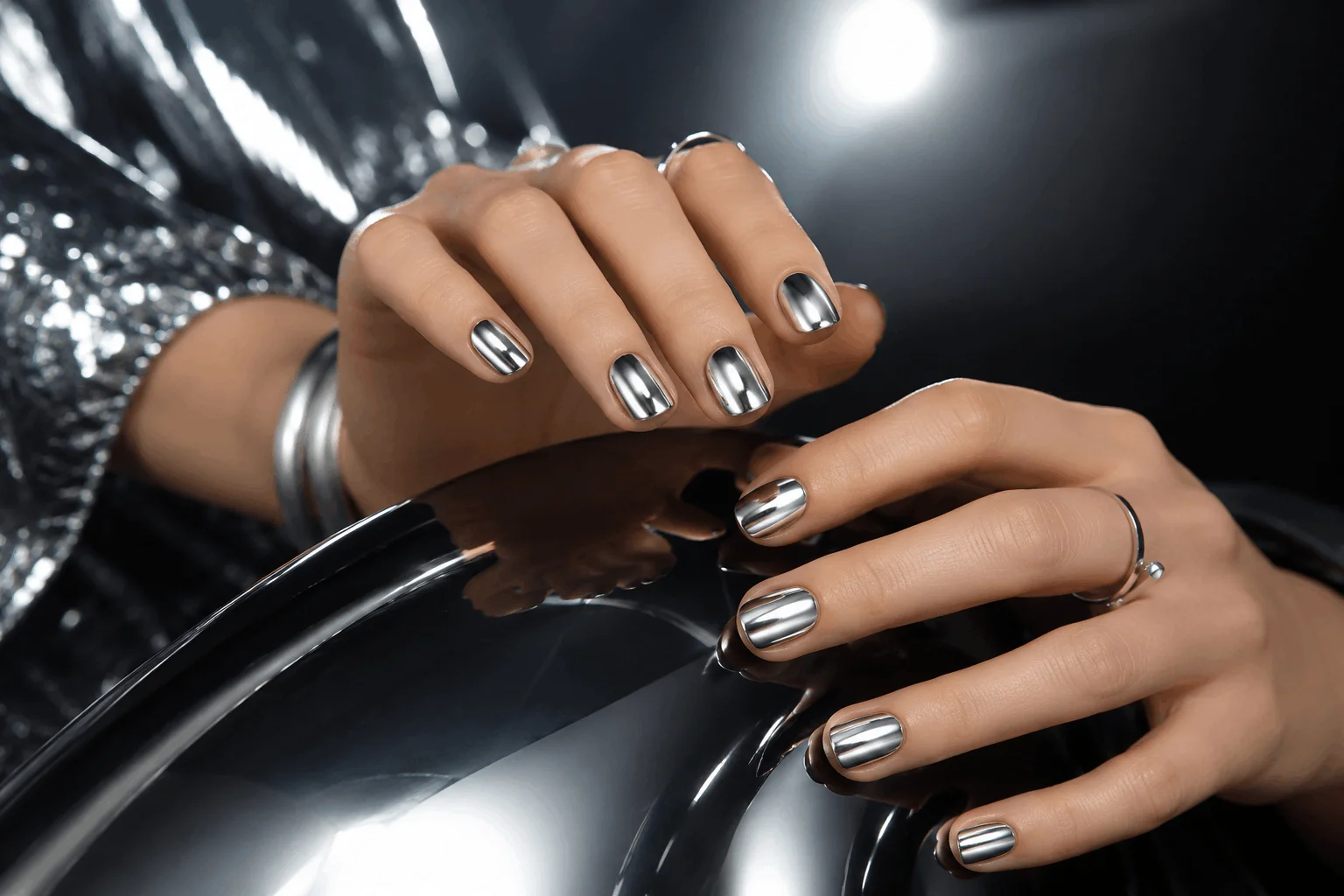 10 Nails Ideas for Short Nails You'll Save Instantly 7 Silver chrome manicure on short nails