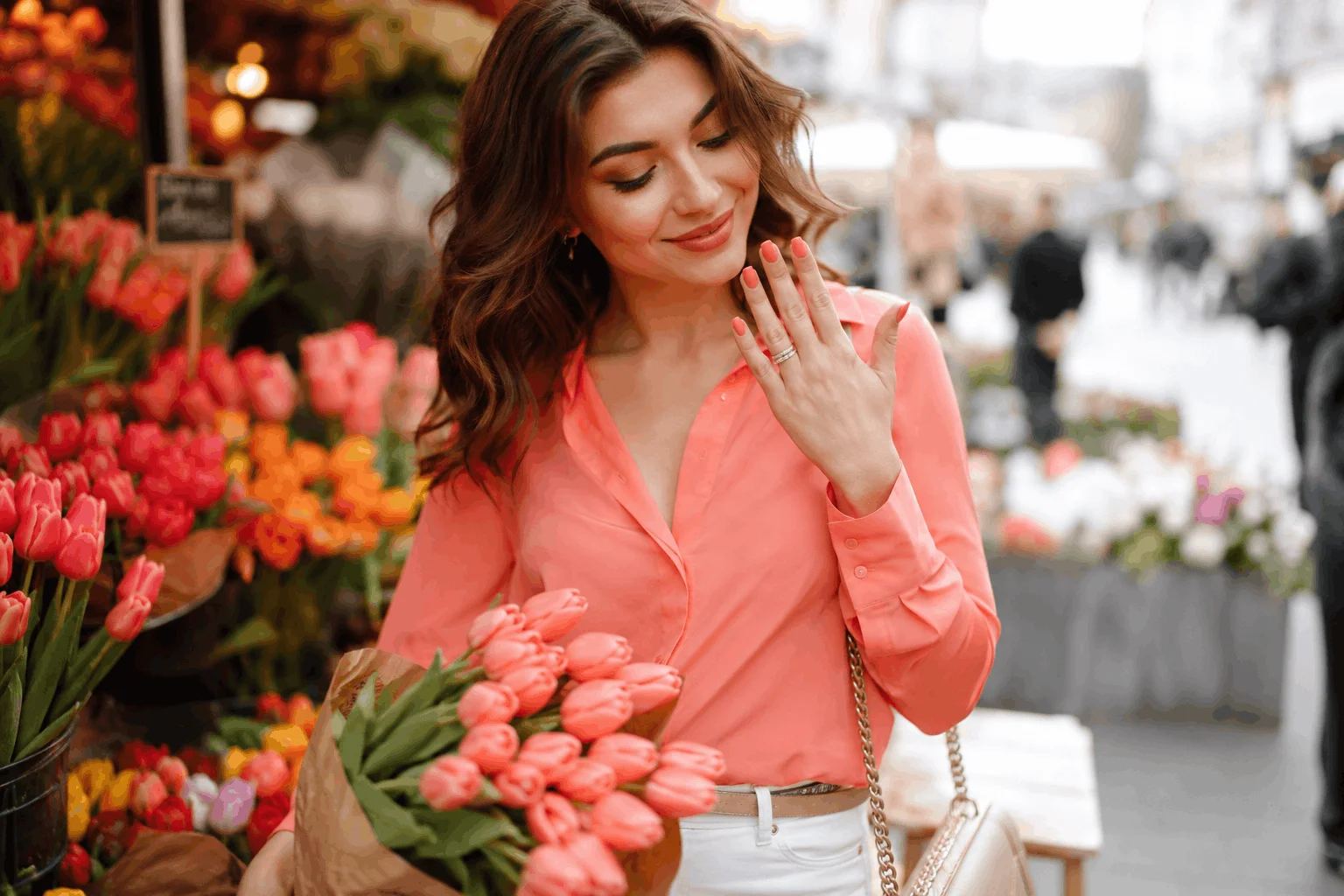 10 Spring Nail Colors You'll Want to Wear This Season 8 Soft coral spring manicure on glamorous model